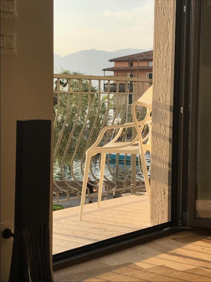 Suite La Castellana Torri Del Benaco Exterior photo