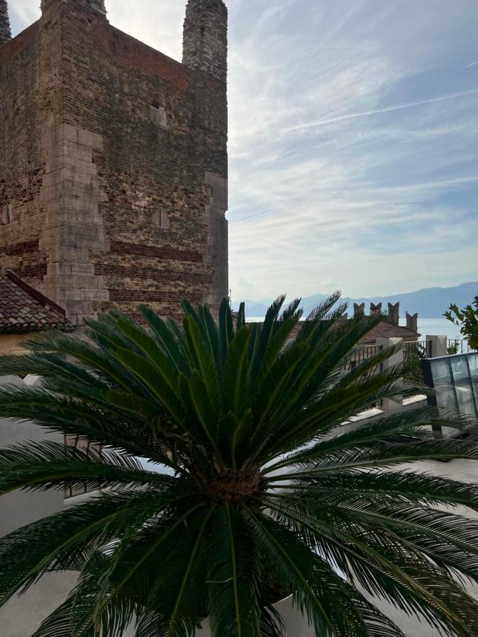 Suite La Castellana Torri Del Benaco Exterior photo