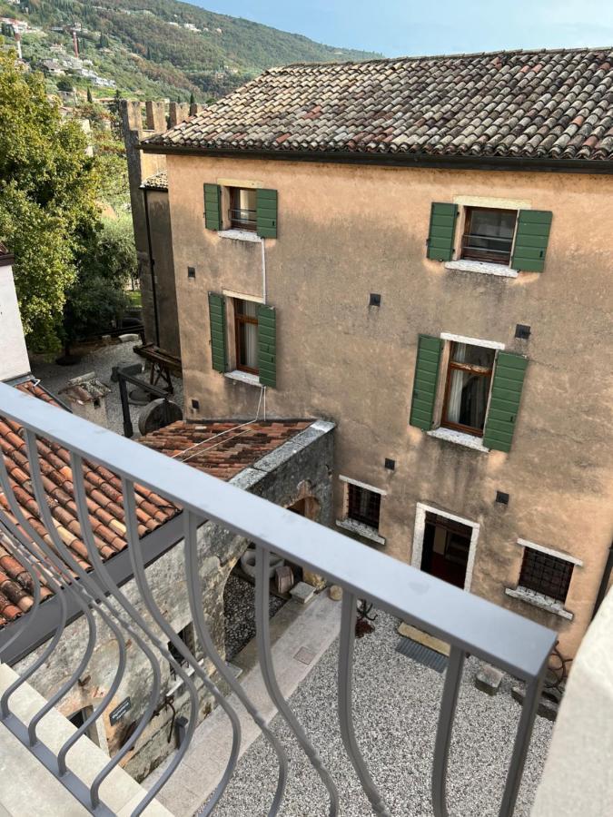Suite La Castellana Torri Del Benaco Exterior photo