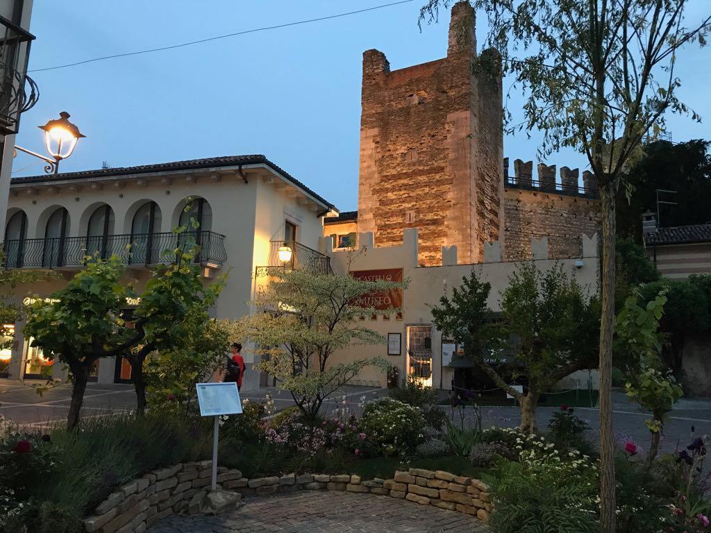 Suite La Castellana Torri Del Benaco Exterior photo
